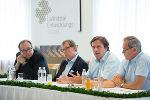 Unternehmer Kainz, LR Buchmann, LH Voves und KO Kröpfl (v.l.) bei der Pressekonferenz ©      