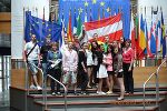 Seit 2012 werden steirische Schülerinnen und Schüler bei Reisen zu EU-Einrichtungen mit je 100 Euro unterstützt.