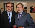 Europalandesrat Christian Buchmann mit EU-Erweiterungskommissar Johannes Hahn auf der steirischen Bosnien-Konferenz in Brüssel. © kk