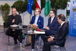 Auslandssteirer aus EU-Ländern: Georg Pichler (Madrid), Leo Borchardt /London) und Michael Ganser (Krakau) mit Moderator Gernot Rath (r) Auslandssteirer aus EU-Ländern: Georg Pichler (Madrid), Leo Borchardt /London) und Michael Ganser (Krakau) mit Moderator Gernot Rath (r)