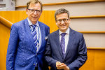 Landesrat Dr. Christian Buchmann mit EU-Kommissar Dr. Carlos Moedas. © AdR