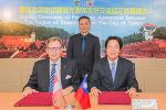 v.l.: Landesrat Dr. Christian Buchmann, Allen Yu und Ching-Te Lai. © Stadt Tainan