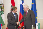 Außenminister Erjavec (l.) lud Landeshauptmann Schützenhöfer zum Treffen in einem Jahr in Slowenien ein. © Bilder: FotoFischer/Martin Stelzl; Verwendung bei Quellenangabe honorarfrei Außenminister Erjavec (l.) lud Landeshauptmann Schützenhöfer zum Treffen in einem Jahr in Slowenien ein.