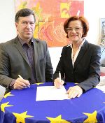 Rektorin Elgrid Messner und ihr Amtskollege Oleg Seminchuk unterzeichneten ein Abkommen ...