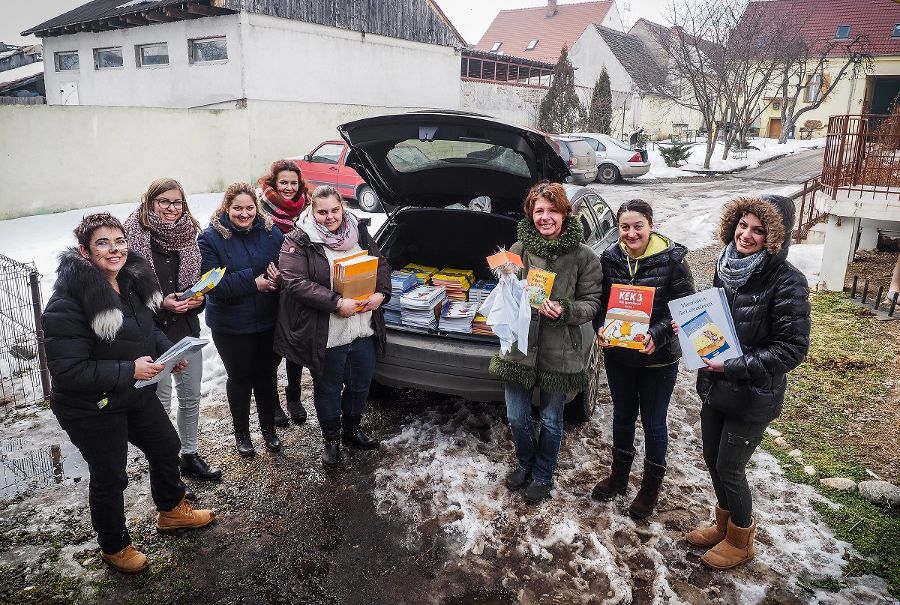 Liane Iunesch (3. v. r.) und ihre Helferinnen