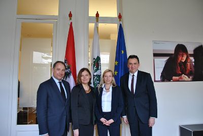 Bundesministerin Juliane Bogner-Strauß im Steiermark Büro