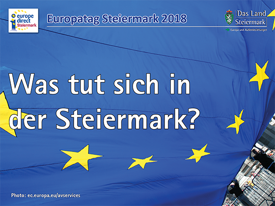 Menschen halten eine große Europafahne über der gefragt wird: "Was tut sich in der Steiermark"