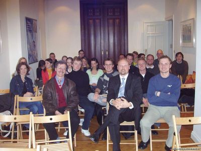 Die Grazer Studenten mit Univ.Prof. Max Haller und dem Leiter des Steiermark-Büros, Erich Korzinek