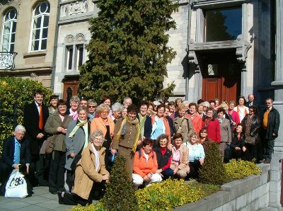 "FrauenLeben" bei strahlend sonnigem Frühlingswetter vor dem "Multiregionalen Haus" in der Avenue de Tervuren, wo das neue Steiermark-Büro Brüssel untergebracht ist.