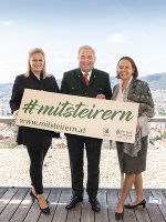 Landeshauptmann Hermann Schützenhöfer präsentierte heute mit Claudia Unger (Abteilungsleiterin Volkskunde am Universalmuseum Joanneum) und Monika Primas (Geschäftsführerin der Volkskultur Steiermark GmbH) die neue Digitalinitiative der steirischen Volkskultur.