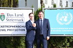 LH-Stv. Michael Schickhofer wünscht SIM-Campus GF Thomas Wegscheider viel Erfolg.