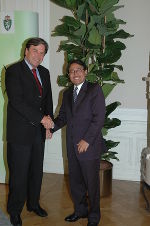 Landeshauptmann Mag. Franz Voves mit S.E. Botschafter Triyono Wibowo. Foto: Europaabteilung; Abdruck bei Quellenangabe honorarfrei.  