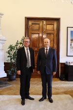 LR Christopher Drexler mit dem Botschafter von Estland, Toomas Kukk (v.l.).