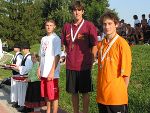 v.r.n.l.:  Alpen-Adria Bronzemedaillen Gewinner Daniel PILHATSCH mit Stefano PIVA aus Italien und Luka SKUGOR aus Kroatien bei der Siegerehrung über 200m Brustschwimmen in Kaposvár (Ungarn).  Foto: Fachabteilung 12C