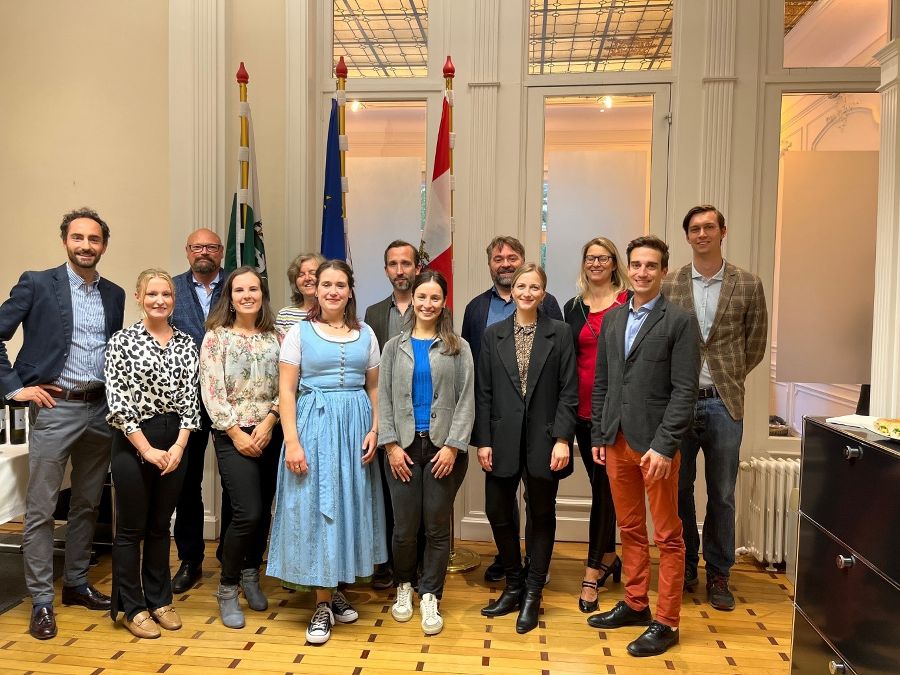 Das Alumni Chapter Graz und das Team des Steiermark-Büro Brüssel.