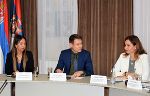 Workshop-Eröffnung: Die beiden stv. Provinzsekretärinnen für Gesundheit, Olivera Ivanov (l.), bzw. Interregionale Zusammenarbeit, Vidosava Enderic (r.), Gernot Walter (Land Steiermark)