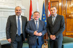 Europalandesrat Werner Amon (M.) mit dem kroatischen Botschafter Danijel Glunčić (l.) und Gespan Matija Posavec (r.) anlässlich des Arbeitstreffens im Grazer Landhaus.