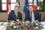 Landesrat Werner Amon (li.) und Alain Pichon Im Steinernen Saal des Grazer Landhauses